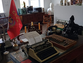 Сергей  Ганжа из Шаталовки на протяжении нескольких лет коллекционирует вещи, награды и другие свидетельства разных исторических эпох 