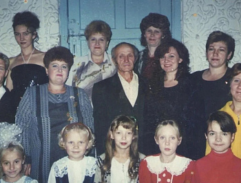 1995 год – сложный жизненный период. Люди не падали духом, жили, работали, пели.  30 лет назад родился вокальный ансамбль «Луговчанка»