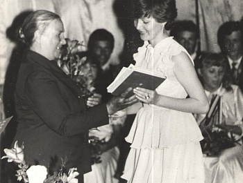   Сегодня поздравления с юбилеем принимает заместитель главы администрации района по социальным вопросам, председатель  комитета по культуре, спорту и молодежной политике Родинского района Наталья Удовиченко.