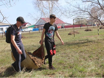 В Родино прошёл массовый субботник в Парке Победы