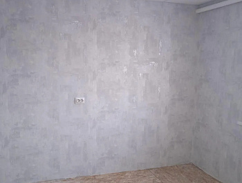  В центральной гостинице с. Родино продолжаются работы по капитальному ремонту здания