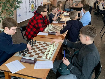 В рамках проекта «Шахматы в школу» на базе РСОШ № 1 в течение 8 лет успешно ведутся занятия шахматного клуба